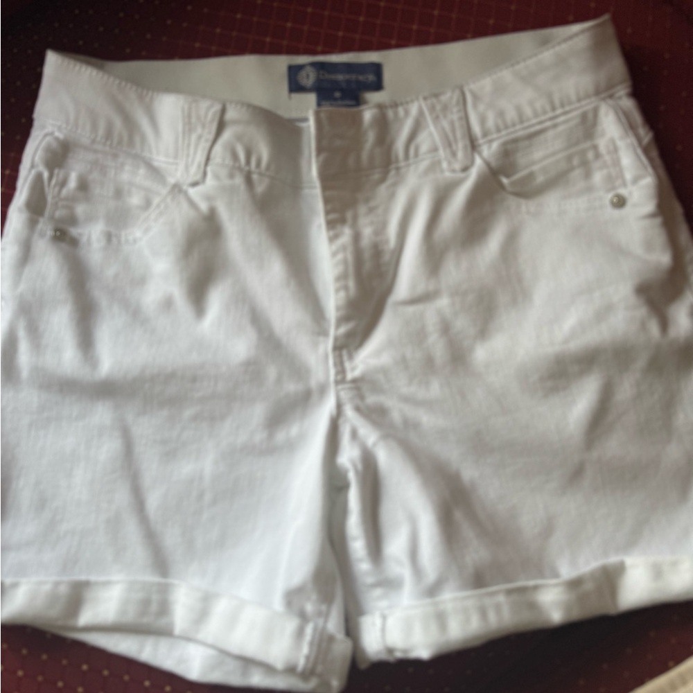 Democracy white women shorts, size 8